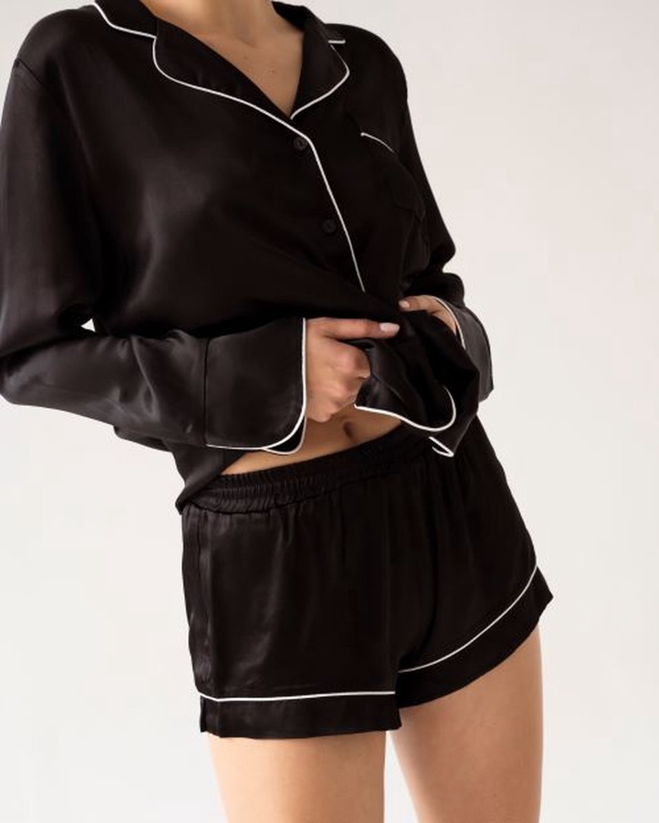 Dames pyjama Charlotte-satijn-lange mouwen & korte broek-contrasterende details-zwart-maat L