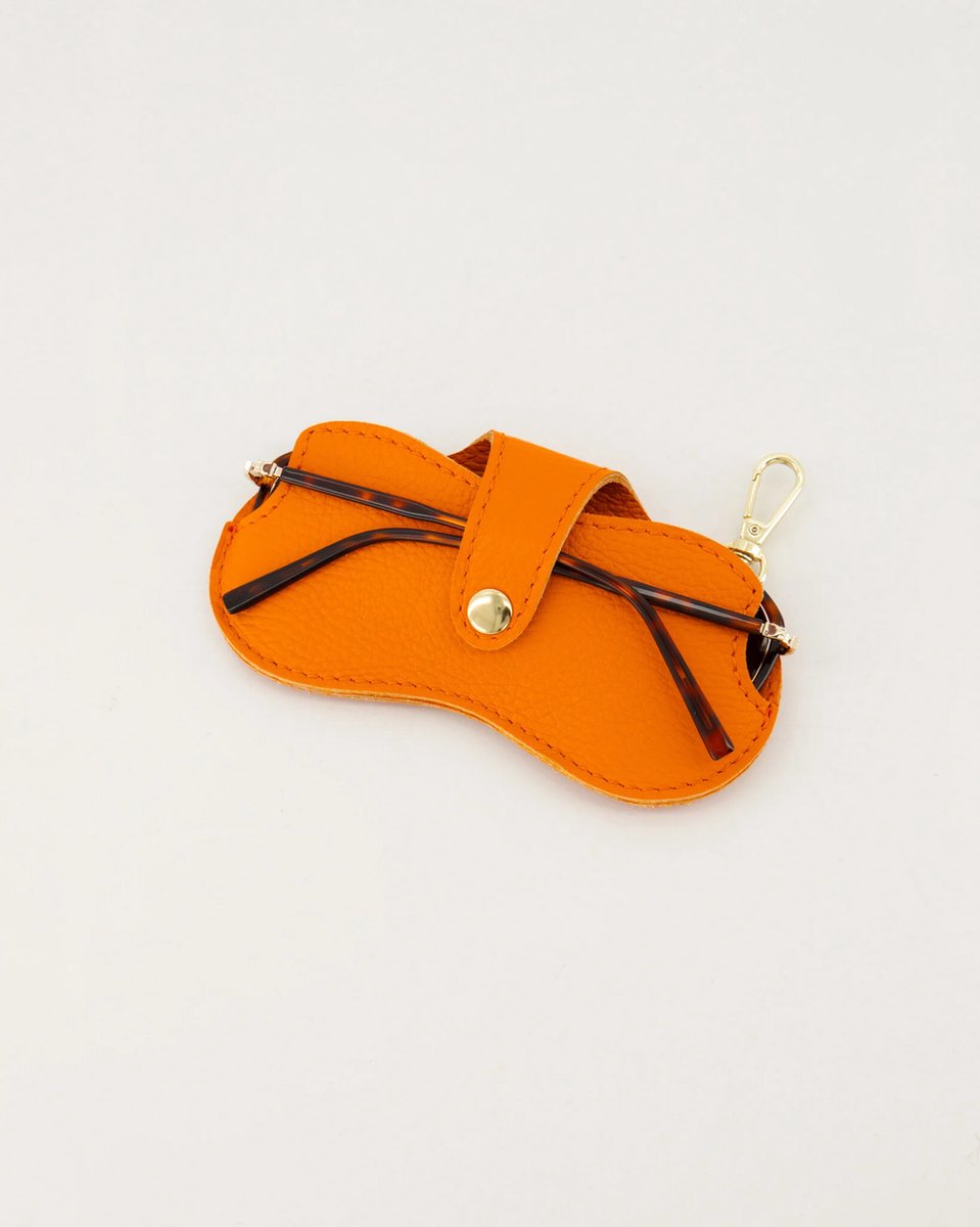 brillenkoker- leer -oranje -makkelijk voor aan je tas/broek enz- Moederdag