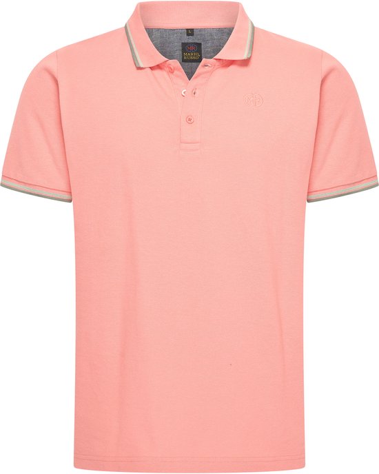 Koraalroze poloshirt met gestreepte kraag en manchetten, staand.