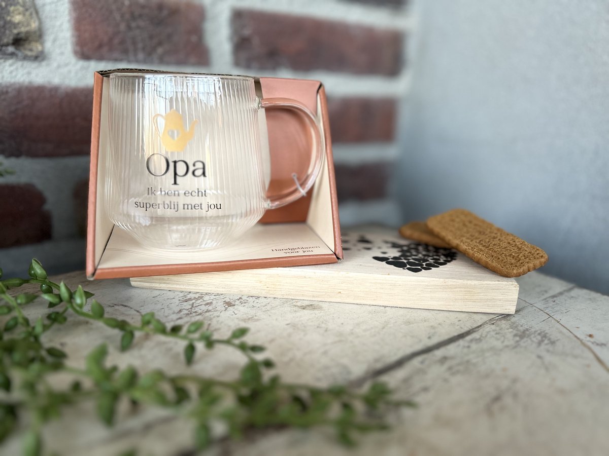 Creaties van Hier - Cadeaupakket Theeglas met Plankje - Opa- Glas - Hout