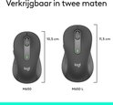 Twee donkergrijze Logitech muizen naast elkaar, met afmetingen 10,5 cm en 11,5 cm.