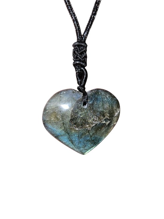 Pendentif coeur en labradorite avec chaîne