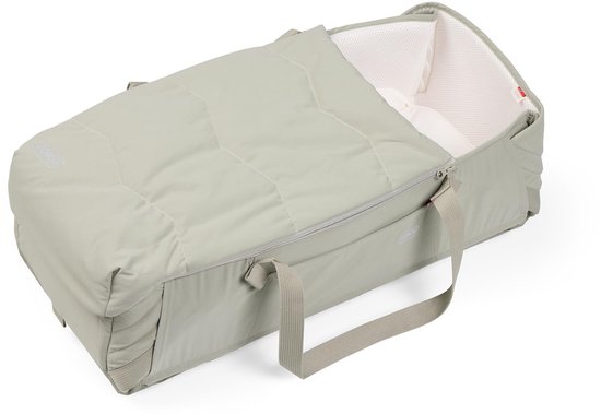 Foto: Voksi carry me babynest draagbaar babynestje reiswieg baby nestje draagmand misty green cream