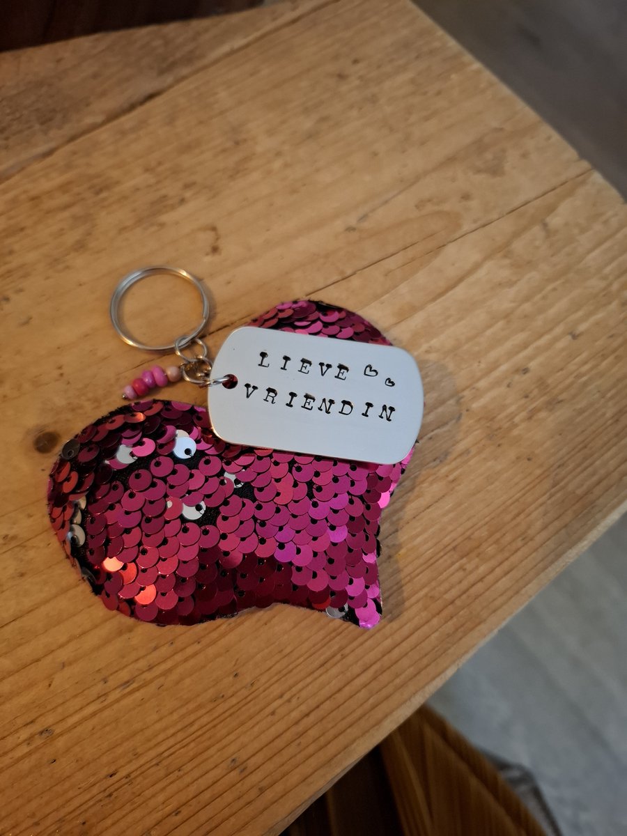By_Evelien Sleutelhanger Lieve Vriendin - Uniek - Hartje - Tassen hanger - Goud - Rozé - Graveren - BFF - Friends - Love - Speciaal cadeau - Verjaardag - Zomaar