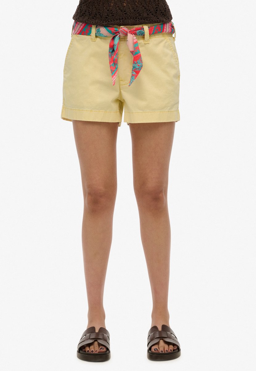 Superdry Classic Chino Shorts Dames Korte broeken Geel