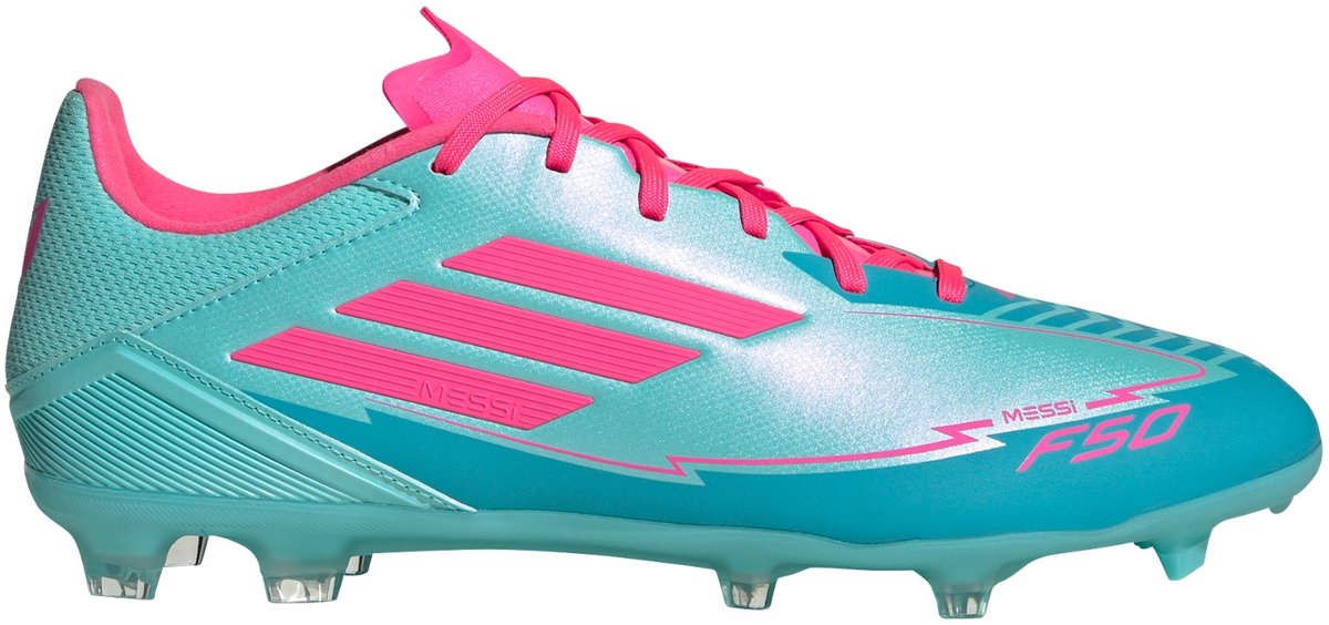 Turquoise adidas F50 League Messi voetbalschoenen met roze accenten en gestructureerde zijkanten voor grip en snelheid.