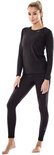 Vrouw in zwarte lange mouwen top en legging.
