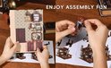 Handen monteren een DIY Boek Nook Kit: muurdecoratie en meubels, met instructies.