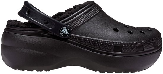 Zwarte Crocs Classic Platform Lined Clogs met dikke, zwarte voering en plateauzool.
