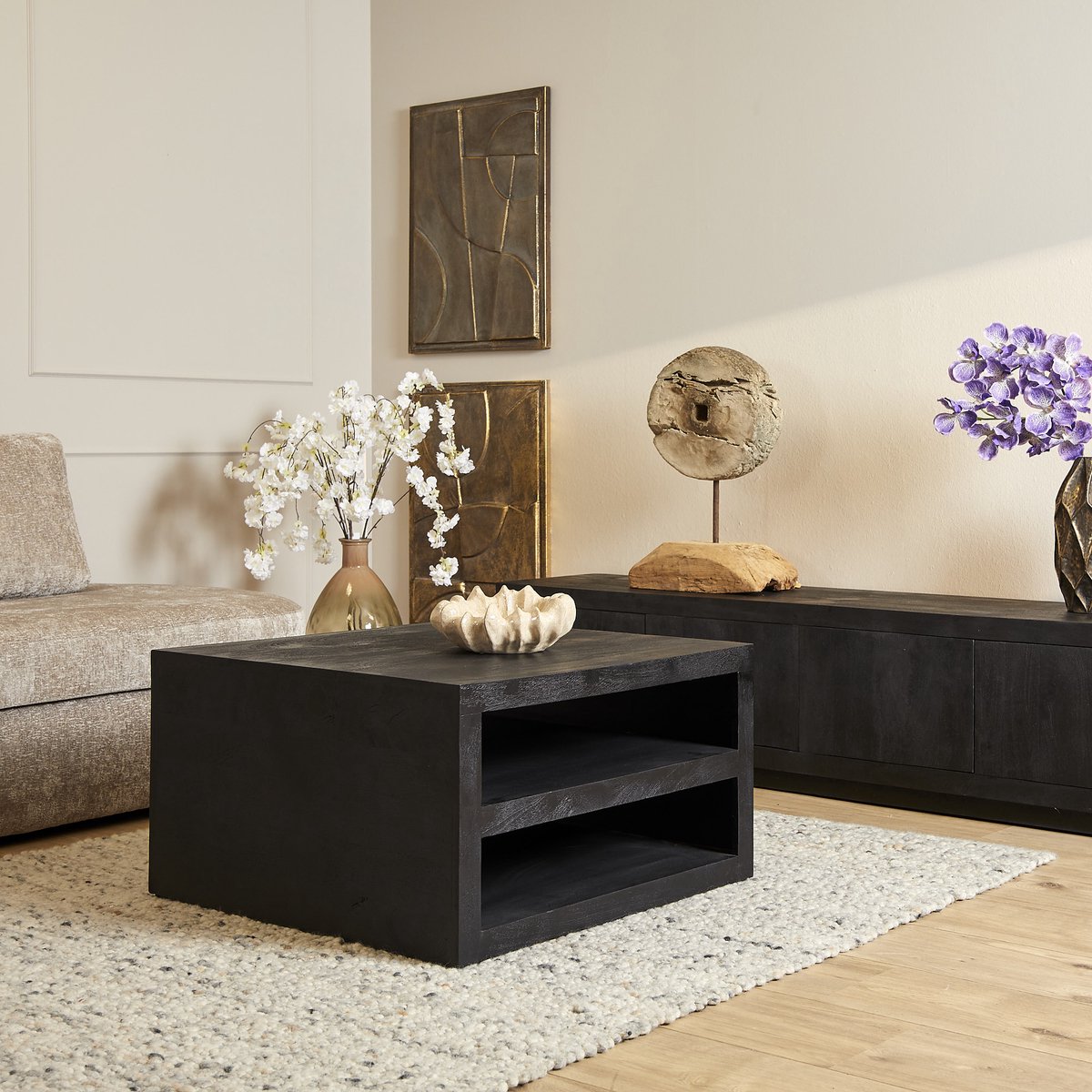 Meubels4u - Salontafel Cube - 80x80cm - Bijzettafel - Vierkant - Mangohout - Zwart - Opbergvak - Open vak - Landelijke salontafel - Snelle levering