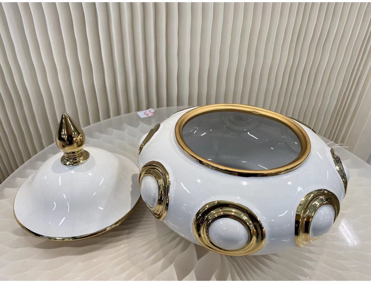 Decoratieve pot met deksel wit goud of zwart goud keramiek.