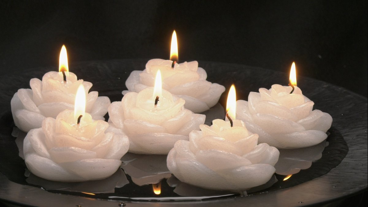 Bloemen Drijfkaars 7x7 cm, hoogte 4 cm Iin HAGEL WIT set van 3 stuks - BEKIJK VIDEO