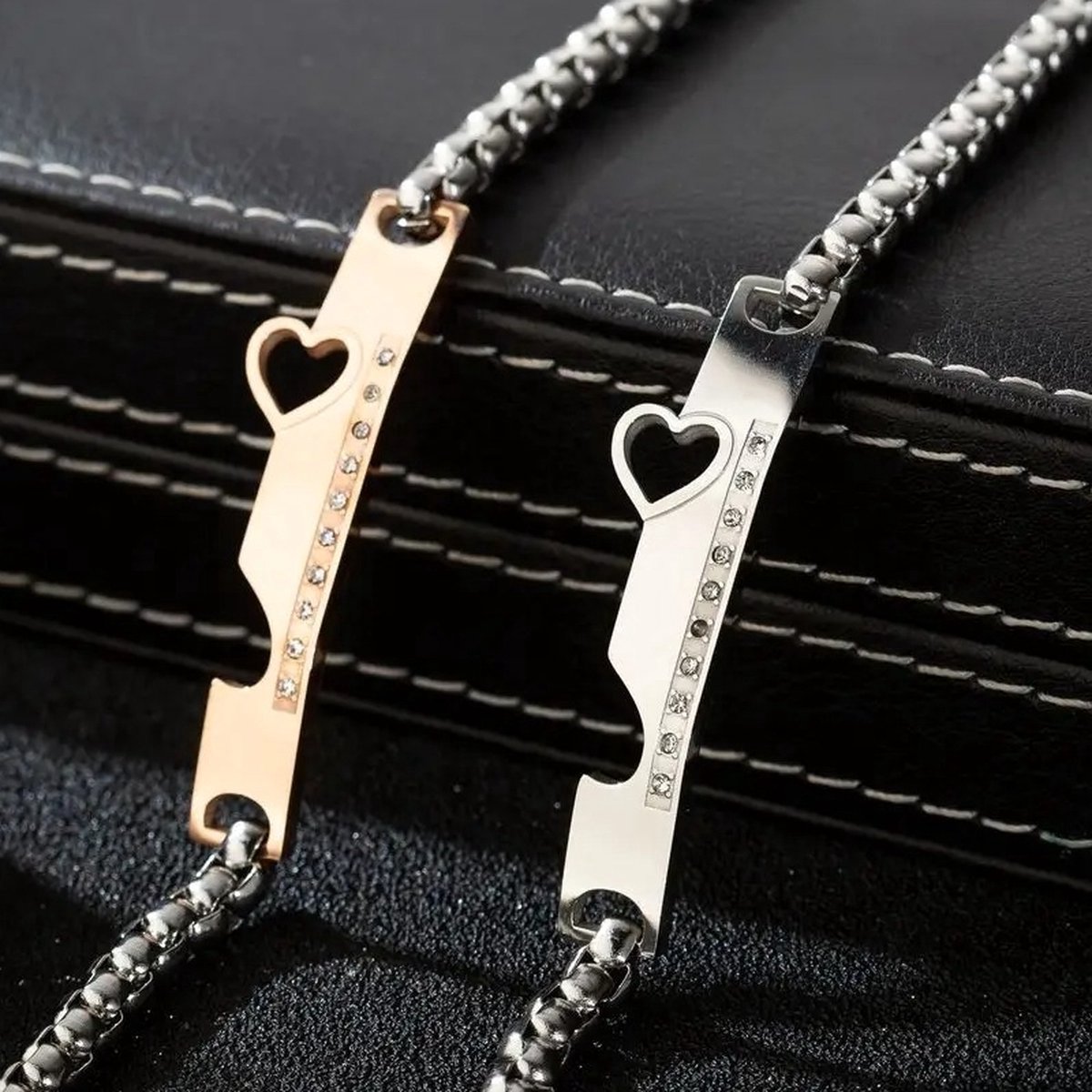 Hartjes Armband Set voor Hem en Haar - Romantisch Liefdes Cadeau - Valentijnsdag - Valentijn Cadeautje voor Mannen