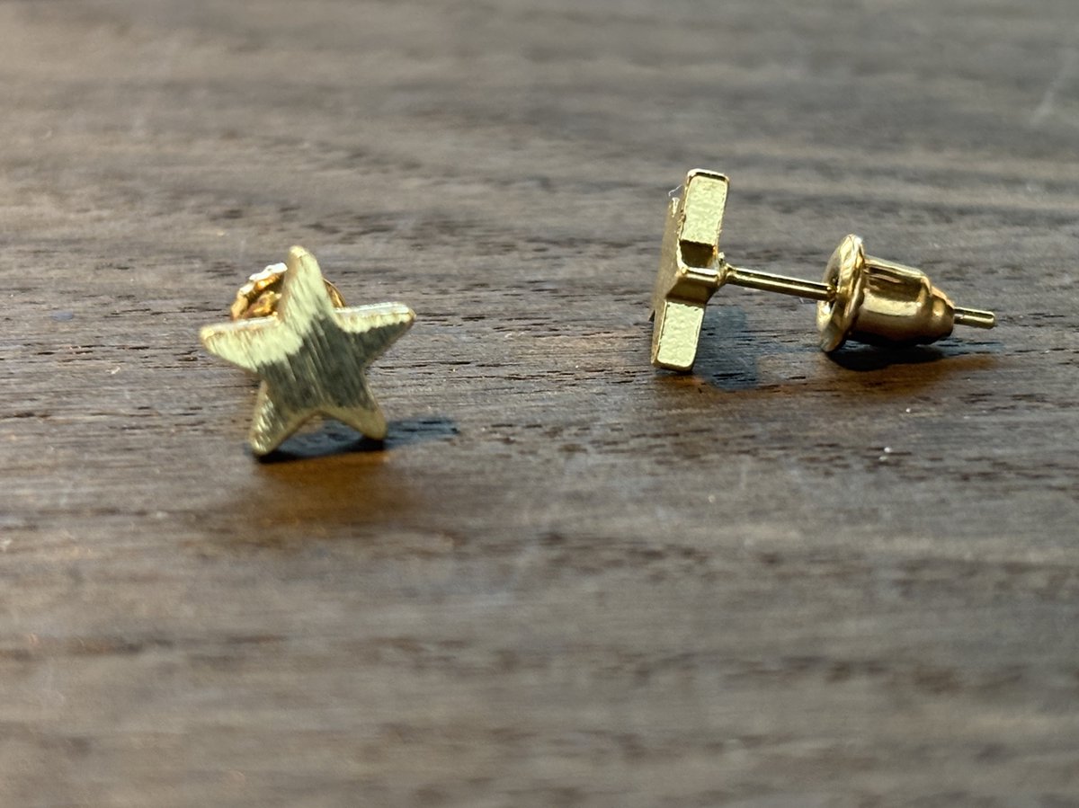 VIBE - Gouden oorknoppen - ster studs - licht gewicht - trendy sieraden - cadeau voor haar - Vibe