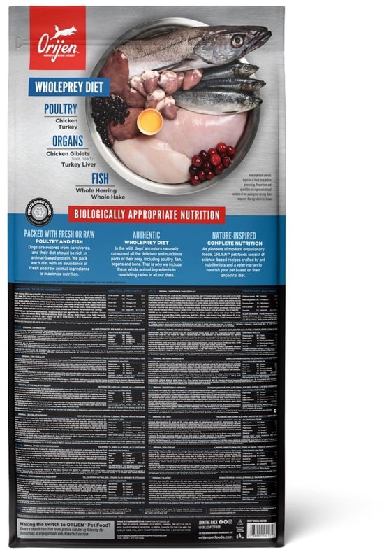 Achterkant van Orijen Original hondenvoer verpakking, met afbeelding van vlees en vis ingrediënten.