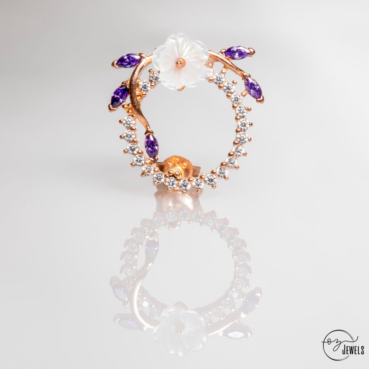 OZ Jewels Verstelbare Roségoud Gekleurde Zilveren Ring met Cirkelvormige Magnoliadesign Versierd met Synthetische Amethist - Moederdag - Valentijnsdag - Cadeau - Mother's Day - Valentine's Day - Gift