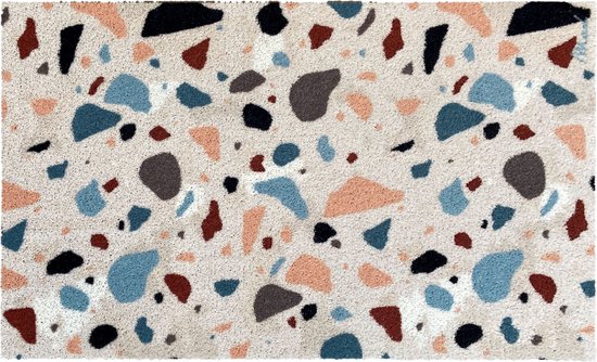 Paillasson blanc avec un imprimé terrazzo multicolore de taches beiges, roses, bleues et noires.