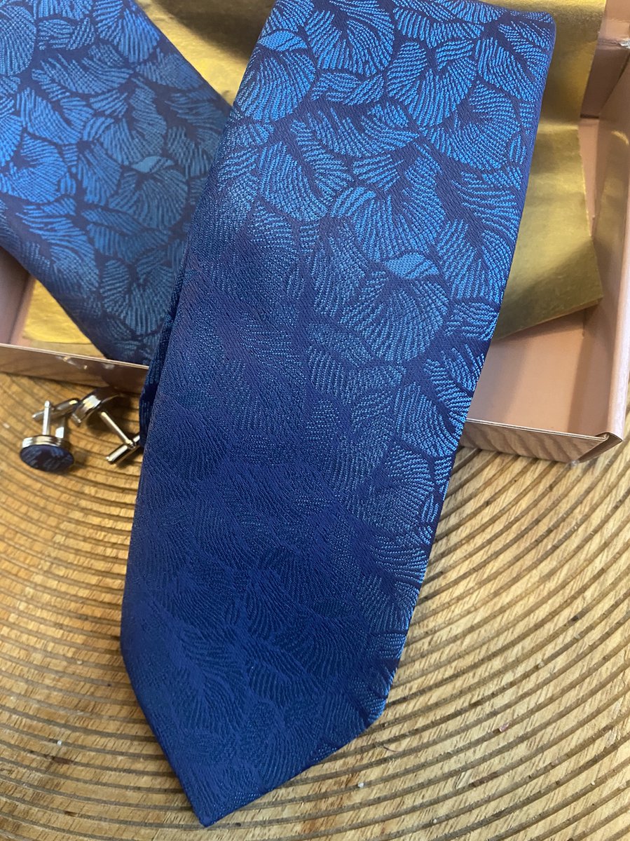 QTie - Luxe blauwe stropdas Prague – 75 mm breed – extra zware kwaliteit - zeer compleet