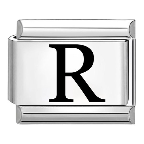 Een zilverkleurige bedel voor een schakelarmband met een zwarte hoofdletter 'R'.