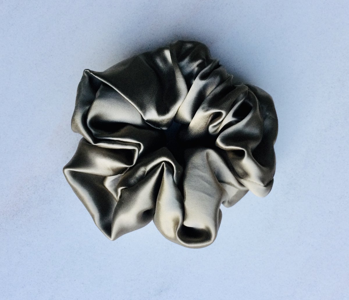 Scrunchie XL satijn - goud/brons - handgemaakt- handmade
