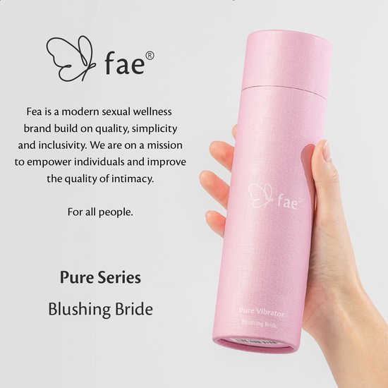 Une main tient un emballage cylindrique rose avec le logo 'fae' et 'Pure Vibrator. Blushing Bride'.