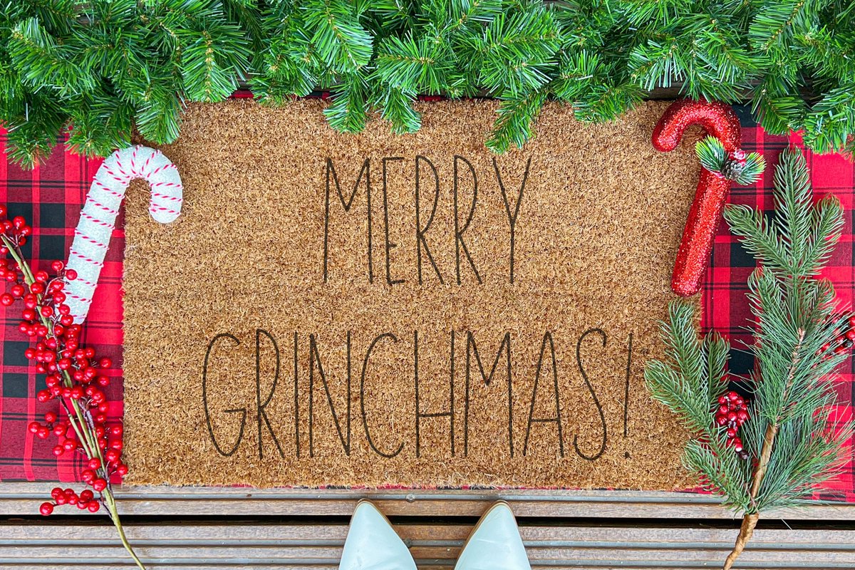 Laser-Point Merry Grinchmas | 90x60 cm | Nieuwe huis cadeau | Ingangsmat | Deurmat met stijl | Verhuizing cadeau | Praktisch & trendy | Perfect voor binnenkomst | Cadeau voor nieuwe woning Bruin | Zwart (Gravering 90x60)
