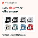 Presentatie van 8 KitchenBrothers keukenmachines in verschillende kleuren: zwart, grijs, zilver, wit, beige, groen, blauw en rood.