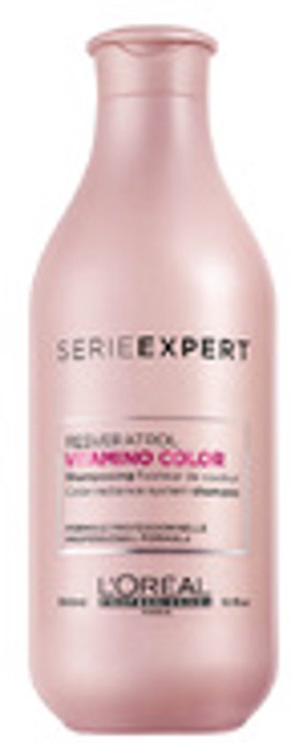 Lichtroze fles L'Oréal Professionnel Serie Expert Vitamino Color shampoo met tekst in het wit en roze.