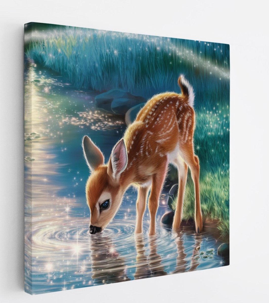 Saammp Canvas Schilderij - Drinkend hertje - Abstract - Natuur - Dieren - 60x60 - Foto op canvas - Wanddecoratie - Muurdecoratie Woonkamer - Slaapkamer decoratie - Canvas Print Multicolor