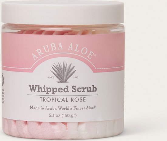 Pot Aruba Aloe Tropical Rose Whipped Scrub met roze en witte crème op een effen beige achtergrond.