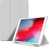 Phreeze Trifold Bookcase - Geschikt voor iPad 5 en iPad 6 - 9.7 Inch (2017/2018) Hoes - Hoesje met Standaard en Pen Houder - Zilver Grijs