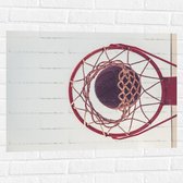 Muursticker - Basket door Basketbal Heen - 80x60 cm Foto op Muursticker