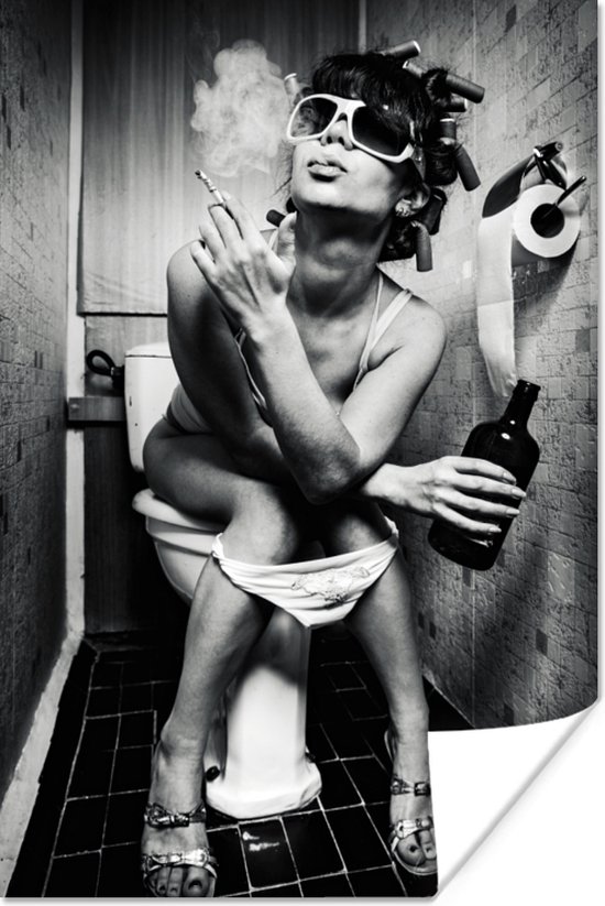 Poster Vrouw - Kamer decoratie aesthetic - Vintage - Krulspelden - Toilet - Sigaret - Zwart wit - Kamer decoratie tieners - 40x60 cm