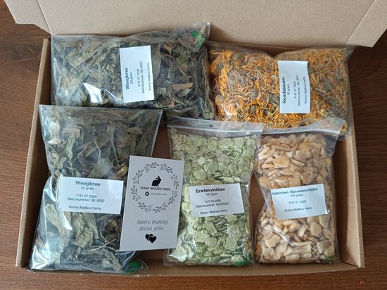 kruidenbox 1 konijn / knaagdier - weegbree, goudsbloem, erwtenvlokken, bananenschijfjes - snacks - Bunny mailbox herbs