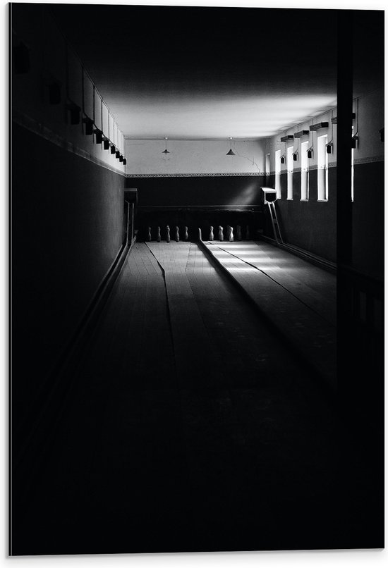 Dibond - Bowlingbaan in het Donker (Zwart-wit) - 40x60 cm Foto op Aluminium (Met Ophangsysteem)