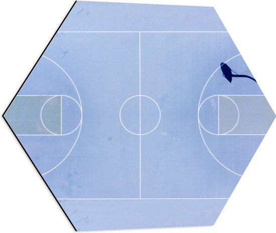 Dibond Hexagon - Bovenaanzicht van Basketbalveld - 60x52.2 cm Foto op Hexagon (Met Ophangsysteem)