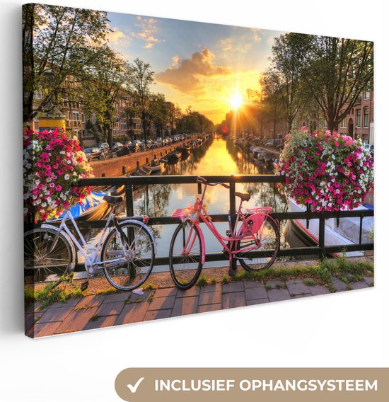 Canvas Schilderij Amsterdam - Gracht - Zonsondergang - Bloemen - Fiets - Wanddecoratie