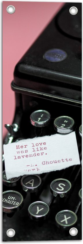 Tuinposter – Quote op Wit Papier Liggend op Zwarte Vintage Typemachine op Roze Achtergrond - 20x60 cm Foto op Tuinposter (wanddecoratie voor buiten en binnen)