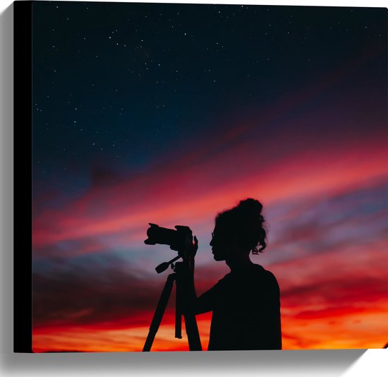 Canvas - Silhouet van Vrouw achter Camera bij Zonsondergang - 40x40 cm Foto op Canvas Schilderij (Wanddecoratie op Canvas)