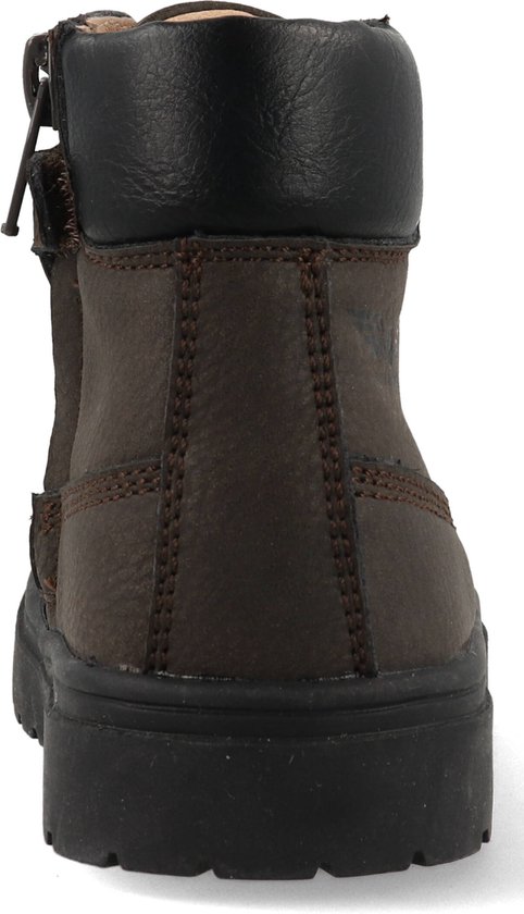 Donkerbruine leren veterboot met rits en zwarte zool. Duidelijke stiksels op de achterkant.