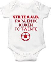 Soft Touch Rompertje met Tekst - Stilte AUB, Papa en ik kijken FC Twente - Rood | Baby rompertje met leuke tekst | | kraamcadeau | 0 tot 3 maanden | GRATIS verzending