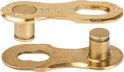 Twee gouden KMC 11-speed MissingLink schakels, close-up.
