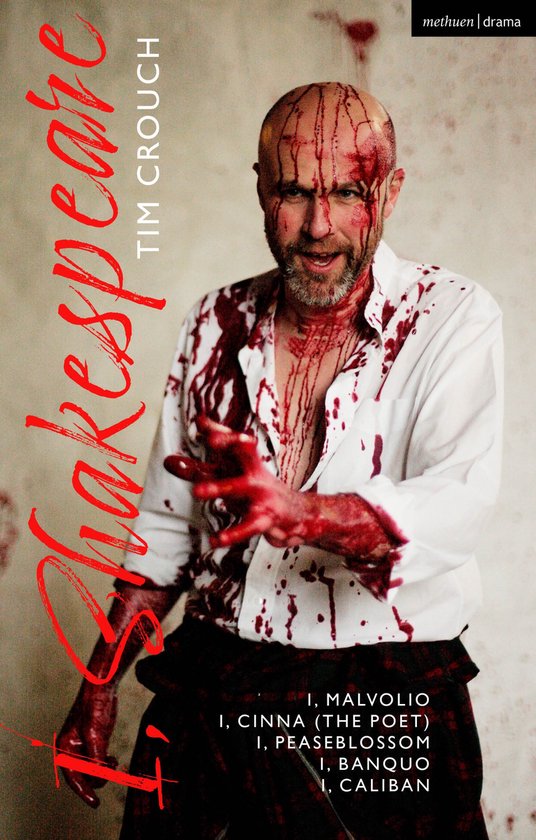 Een man met een kaal hoofd, bloed bevlekt, in een wit overhemd met open kraag, met het woord 'Shakespeare' eroverheen.