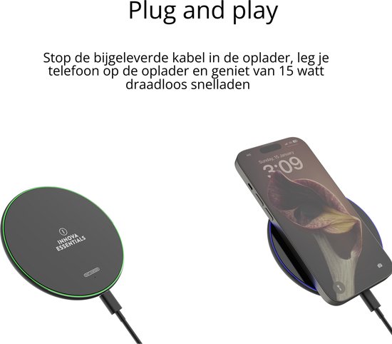 Zwarte ronde draadloze oplader met groene LED rand, laadt een iPhone op. Met tekst: 'Plug and play'.