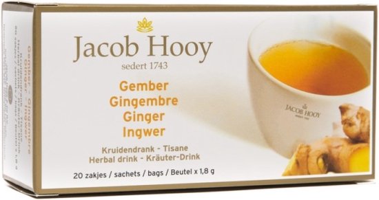 Jacob Hooy Gemberthee verpakking met kopje thee en gemberwortels.