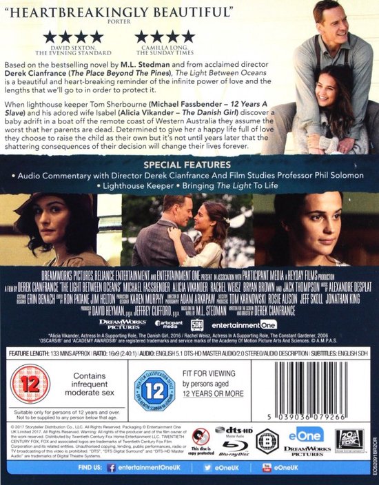 Achterkant Blu-ray van 'The Light Between Oceans' met filmrecensies, acteurs en een scene uit de film.