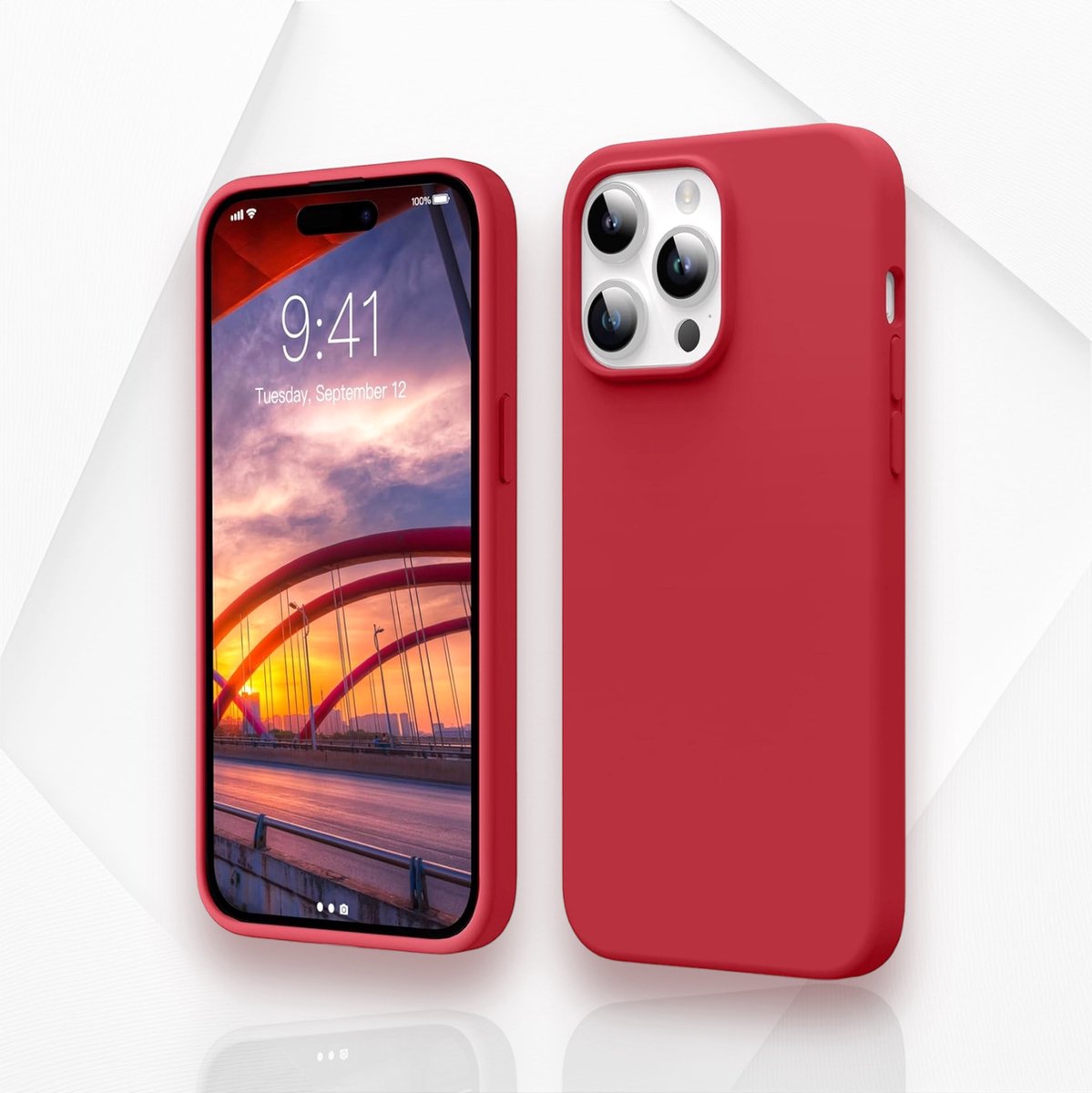 iPhone 15 Pro Rood Silicone Hoesje - Ultieme iPhone 15 Pro Rood Bescherming Case - Luxe Stevige Hoesje van Premium Kwaliteit voor iPhone 15 Pro