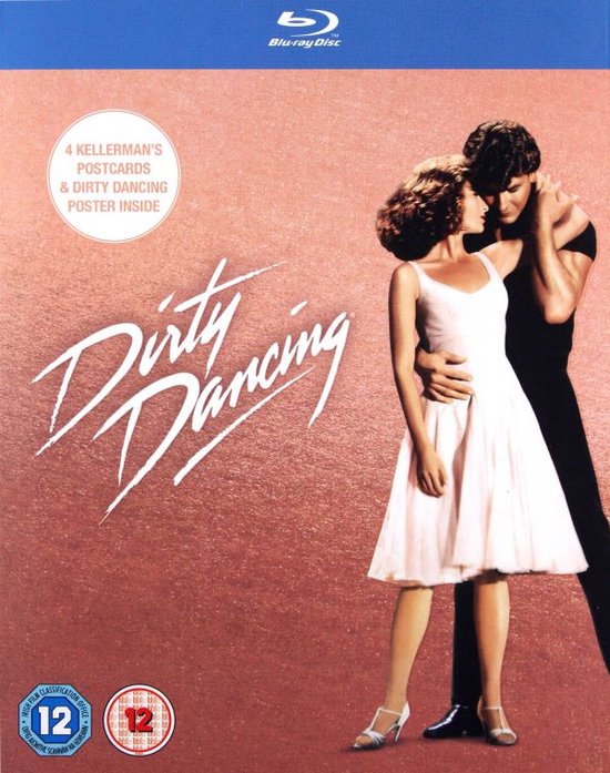 Blu-ray hoes Dirty Dancing. Een man en vrouw dansen op een roze achtergrond. "Dirty Dancing" staat in witte letters. Er staat "4 Kellerman's Postcards & Dirty Dancing Poster Inside" in een cirkel.