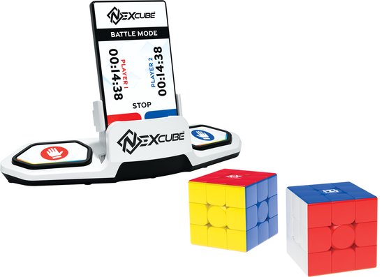 Nexcube competitie timer en twee speedcubes (geel/blauw en rood/wit).