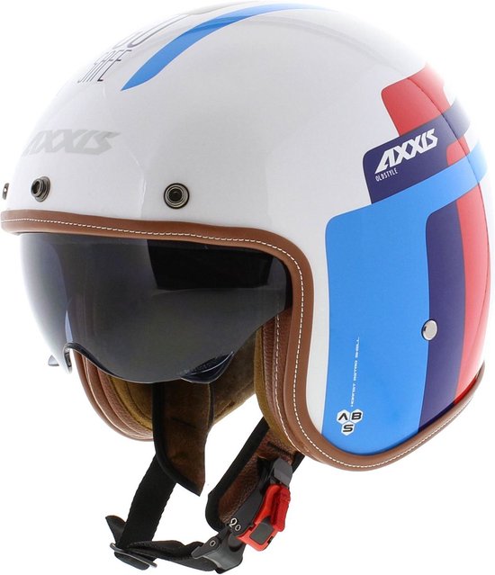 Casque jet Axxis blanc avec visière fumée, bordure en cuir marron et rayures bleues, rouges, blanches sur le côté.